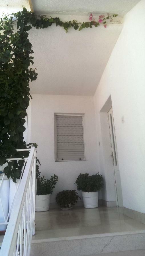 Apartmani Carevic Baska Voda Luaran gambar